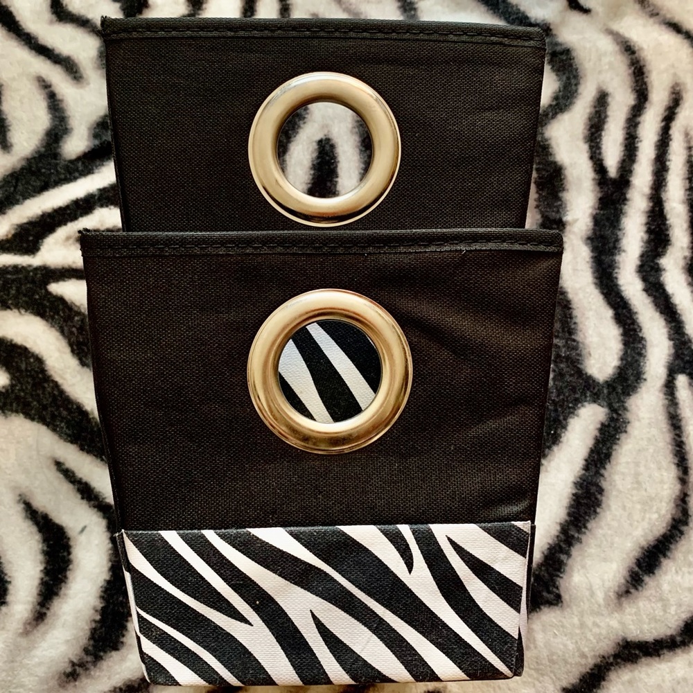 Storage Container 2 Set&5 Hangers - Picture 3 of 4